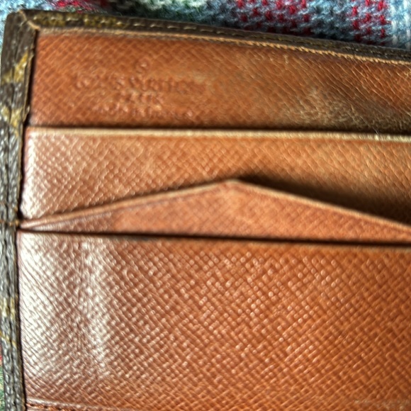 - Louis Vuitton monogram Portefeiulle
Elise Trifold Wallet - Picture 10 of 11